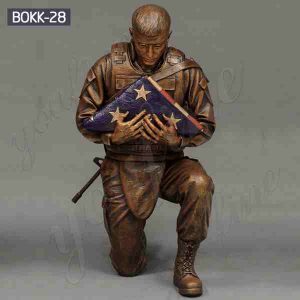 Outdoor Casting Bronze Soldier Statue Holding Folded Flag for Sale BOKK-28