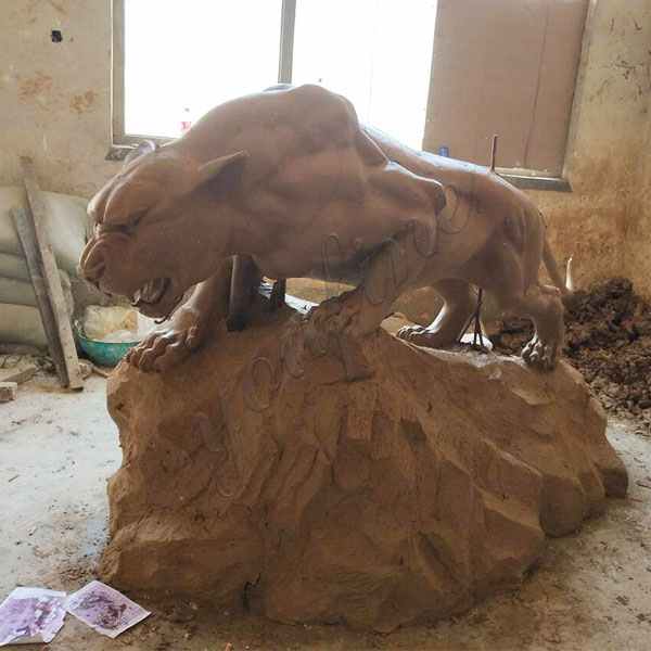 bronze-Panther-Statue-for-school-outdoor