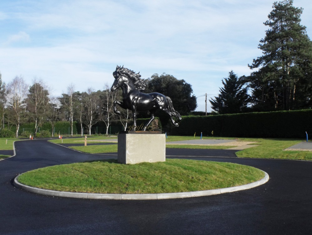 Galloping Horse sculpture feedback