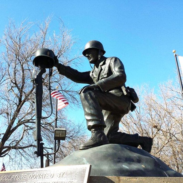kneeling soldier yard statue