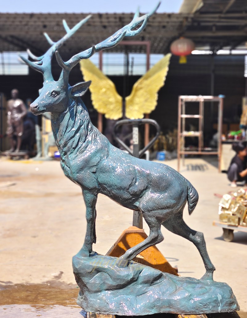 Standing on the Rock Elk Statues factory supplier