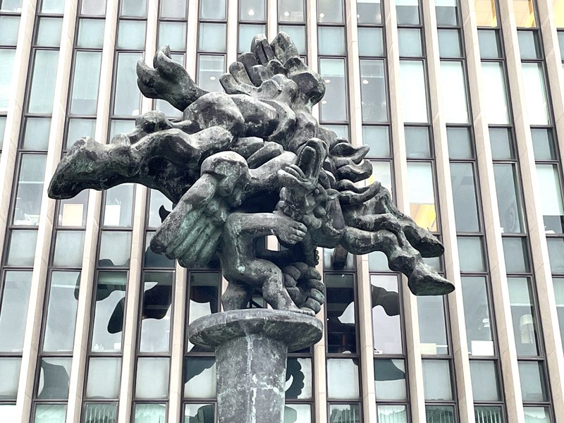 bronze taming-pegasus statue art