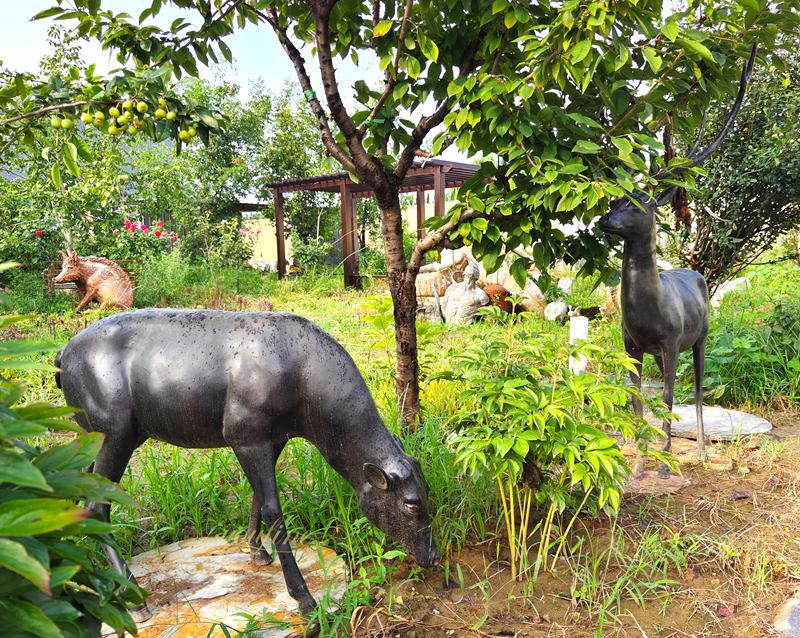 Couple Deer statue in factory