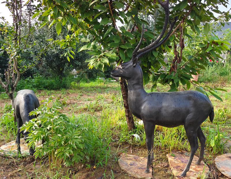 Outdoor Couple Deer statue in factory