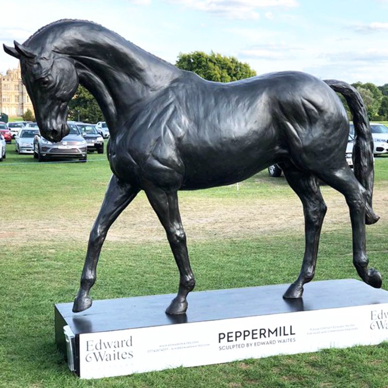 Large-lifesize-horse-sculptures