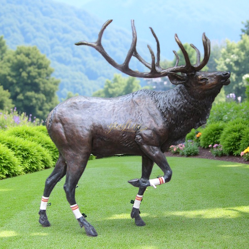 wildlife Reindeer Statue