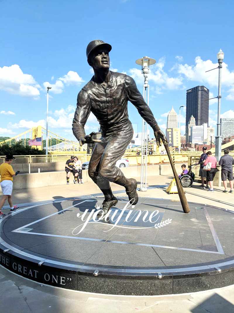 Bronze Baseball Player Statue Roberto Clemente Walker Gym Lawn Decor for Sale BOK1-080 - Bronze Famous Sculpture - 2