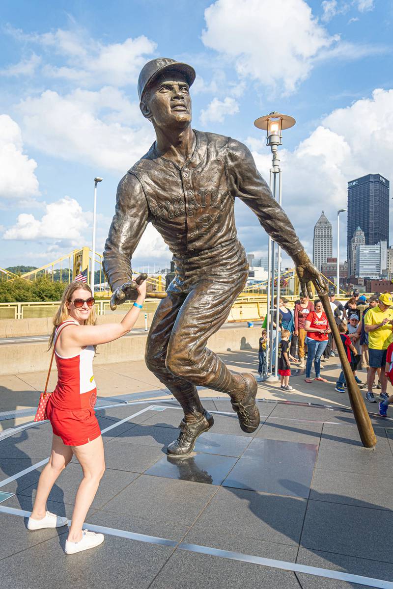 Bronze Baseball Player Statue Roberto Clemente Walker Gym Lawn Decor for Sale BOK1-080 - Bronze Famous Sculpture - 1