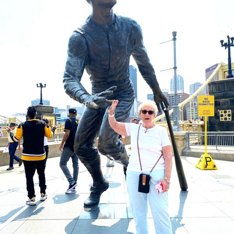 Bronze Baseball Player Statue Roberto Clemente Walker Gym Lawn Decor for Sale BOK1-080 - Bronze Famous Sculpture - 6