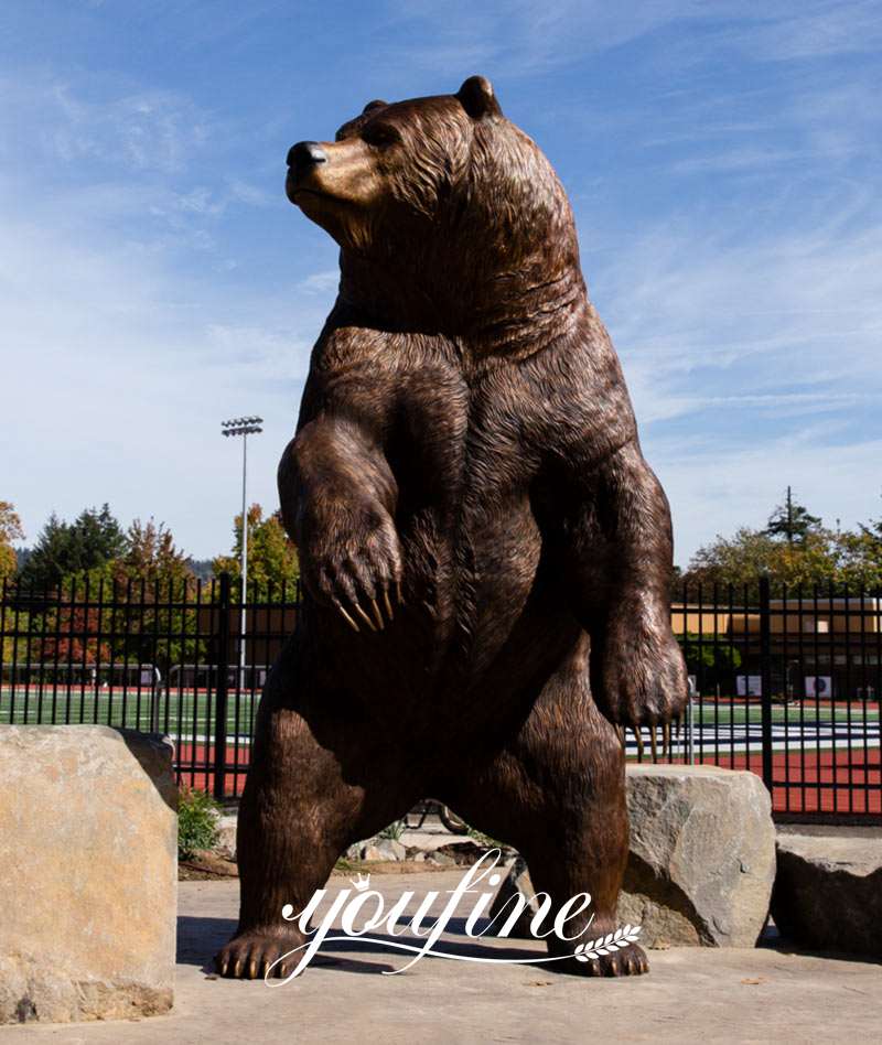 Grizzly Bear Statue Details
