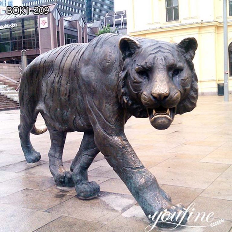 Tiger Sculpture Details: