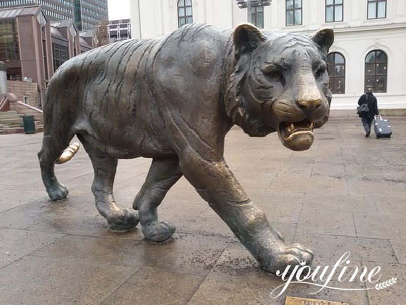 Tiger Sculpture Details: