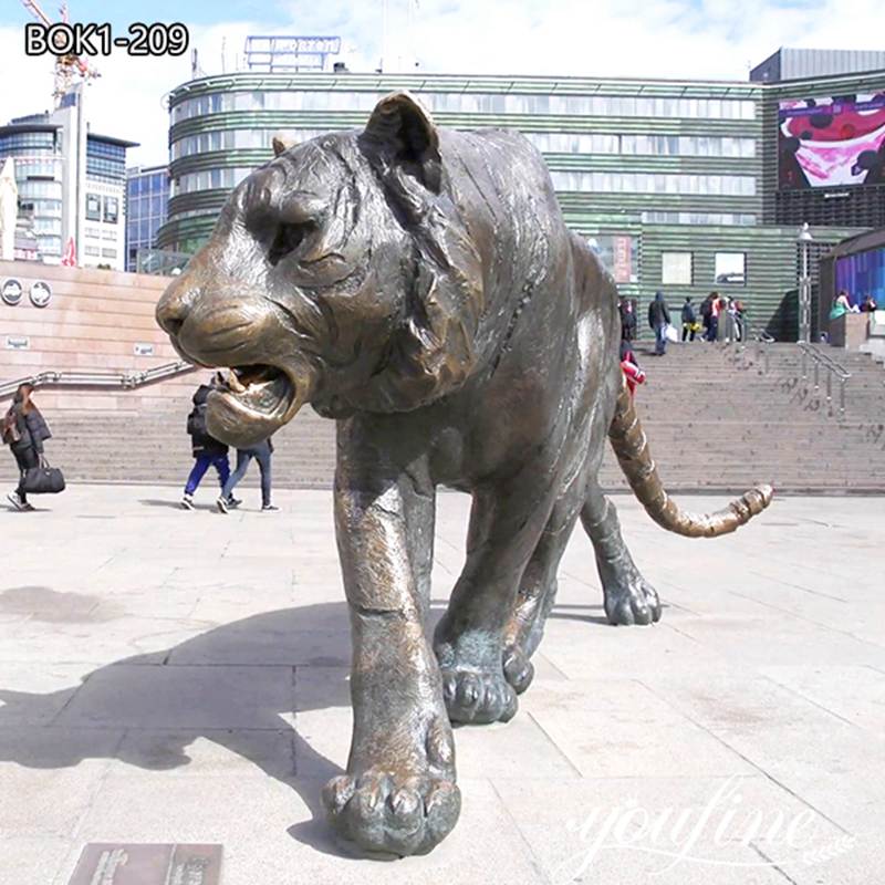 Tiger Sculpture Details: