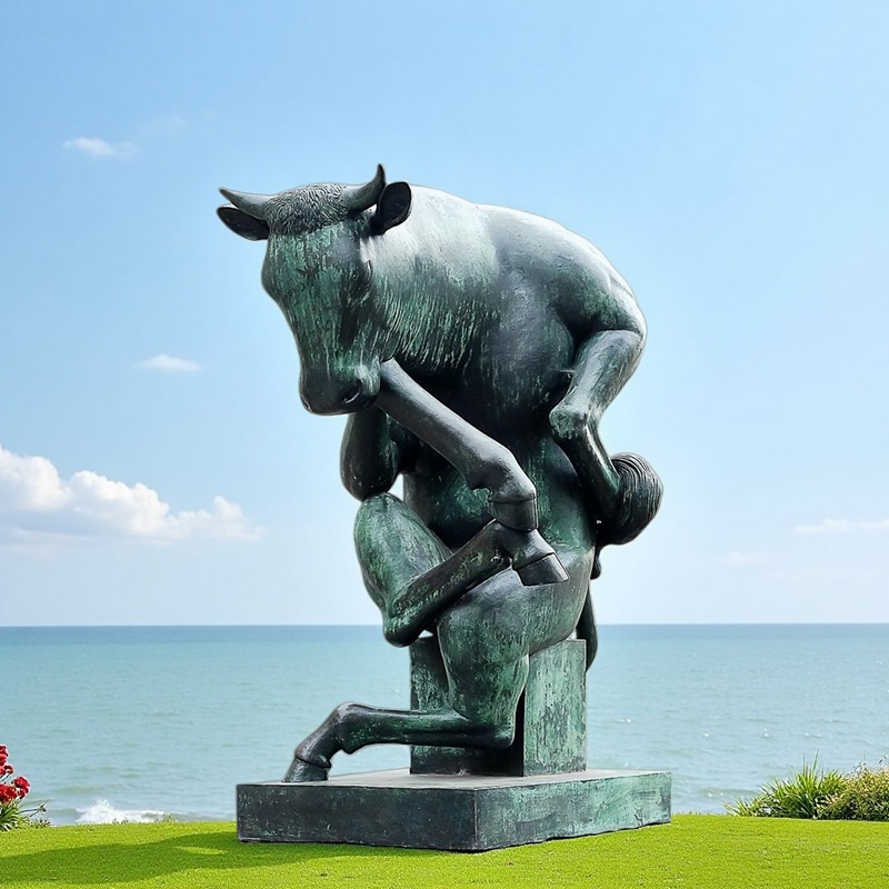 Large Thinking Barcelona Bull Statue BOKK-962 - Bronze Bull Sculpture - 1 large Thinking Barcelona Bull bronze Statue