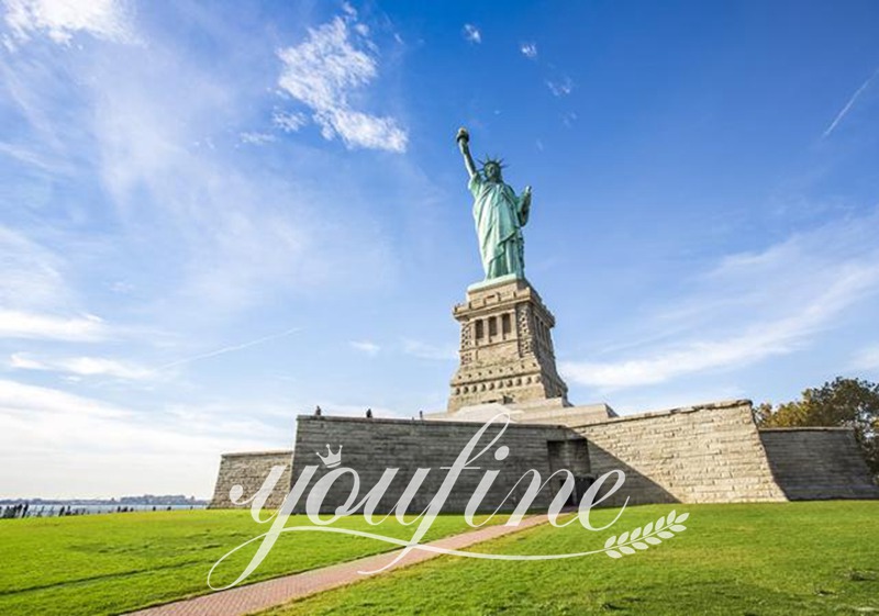 ferry-statue-liberte-ellis-island-ceetiz--YouFine Sculpture