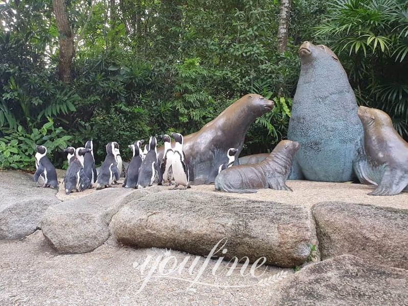 Singapore-Zoo_penguins-at-sea-lion-statues-YouFine Sculpture