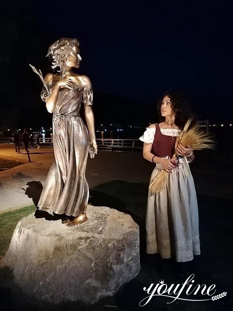 Bronze Female Statue of Spigolatrice Di Sapri YouFine Sculpture