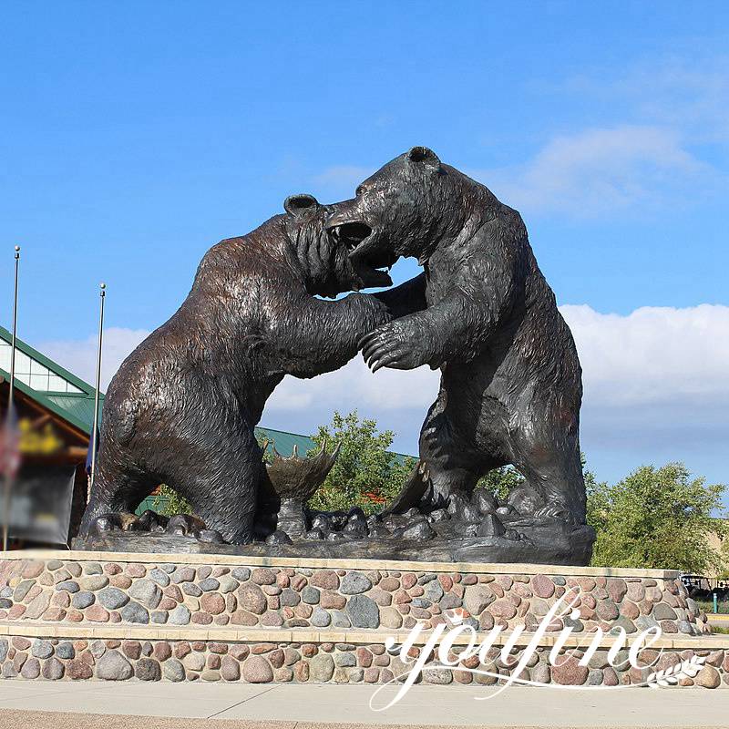 Battling-bears-wildlife-sculpture