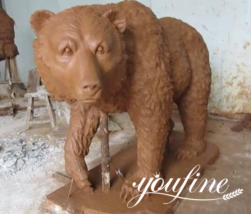 Large-Outdoor-wildlife-bear sculpture