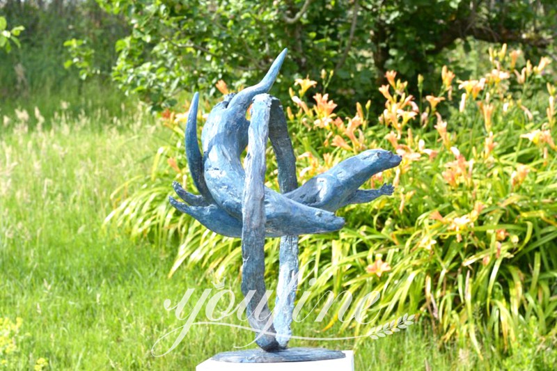 Playful bronze otter statue-YouFine Sculpture