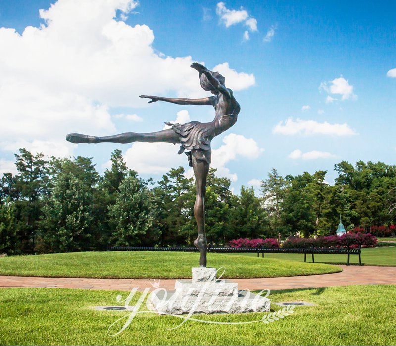 Transforming Outdoor Spaces with Stunning Landscape Statues - Blog - 1