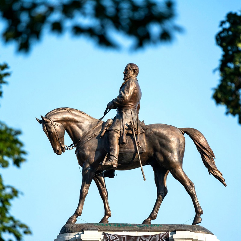 Exploring the Controversies and Significance of the Robert E. Lee Statue - Blog - 14