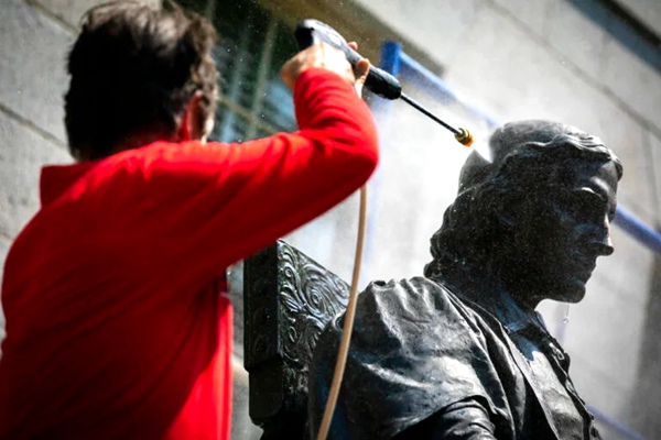 The Ultimate Guide to Bronze Statue Care and Cleaning -  - 4