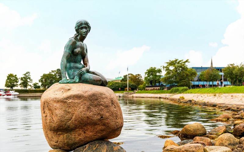 Little-Mermaid-bronze Statue