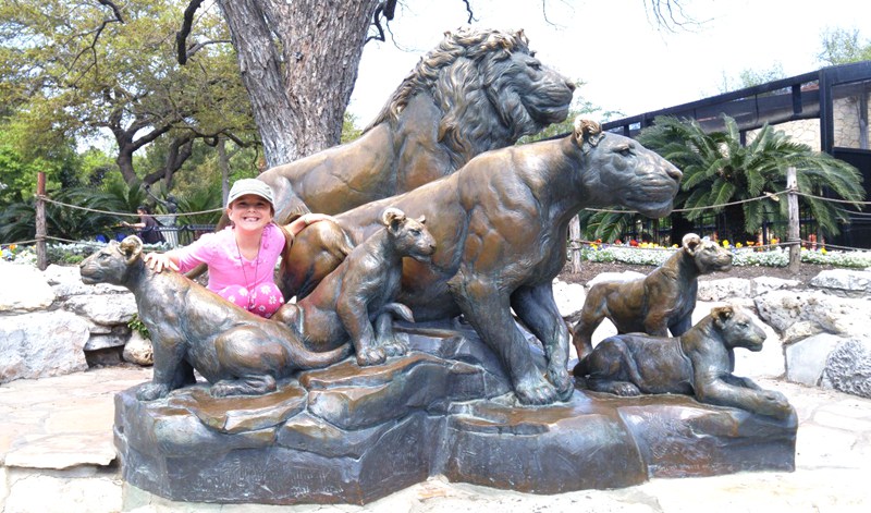 garden bronze lion family statues