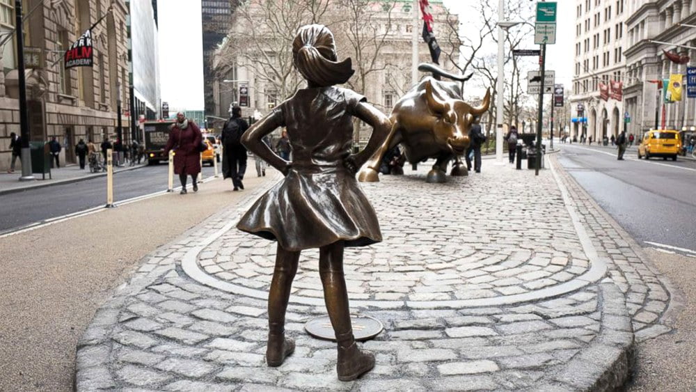 bronze Fearless Girl and Wall Street bull
