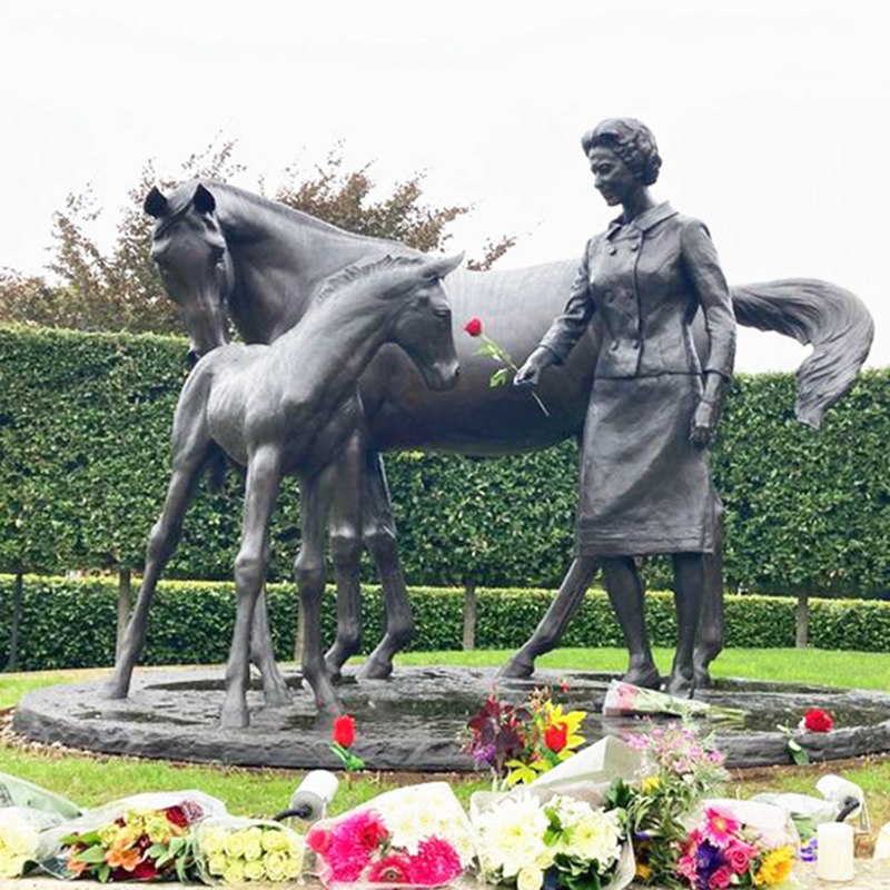 Western Bronze Statue of Queen Elizabeth II Famous Figure Replica  - Bronze Famous Sculpture - 5
