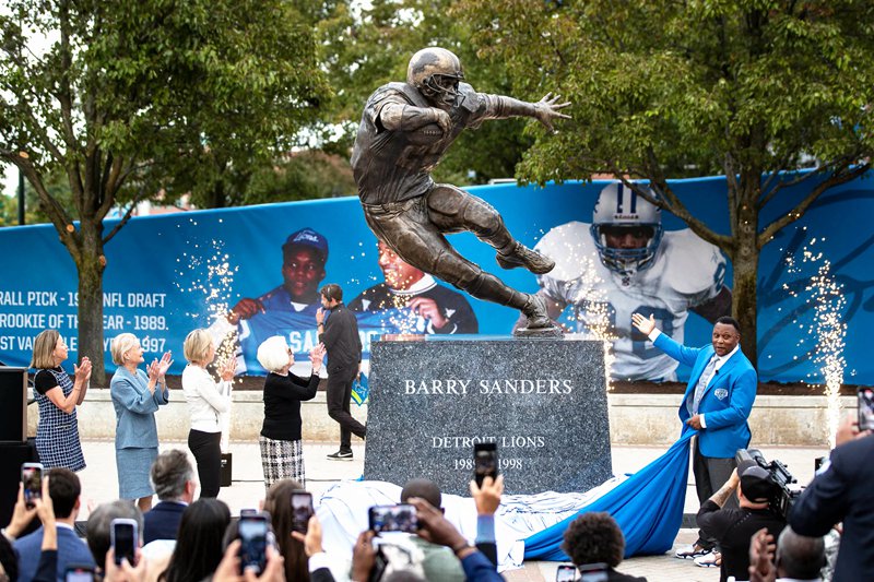 Bronze Football Player Barry Sanders Statue BOK1-590 - Bronze Football Statue - 2