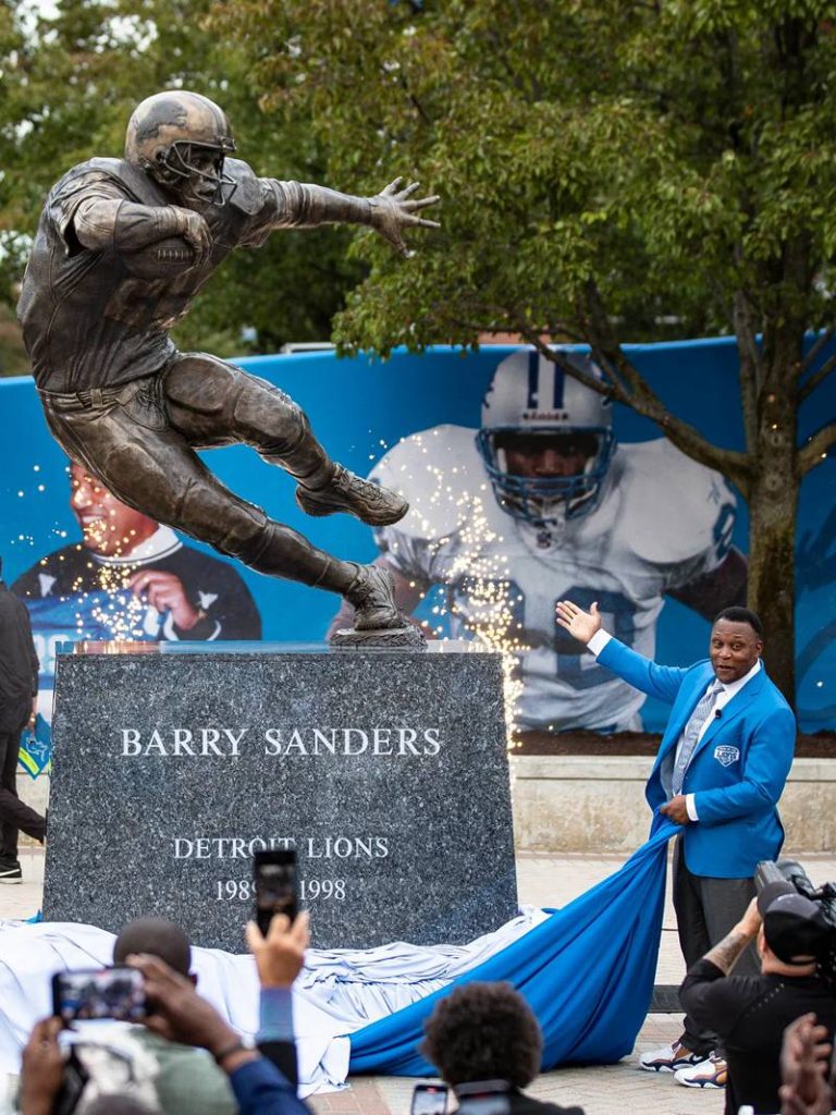 Bronze Football Player Barry Sanders Statue BOK1-590 - Bronze Football Statue - 3