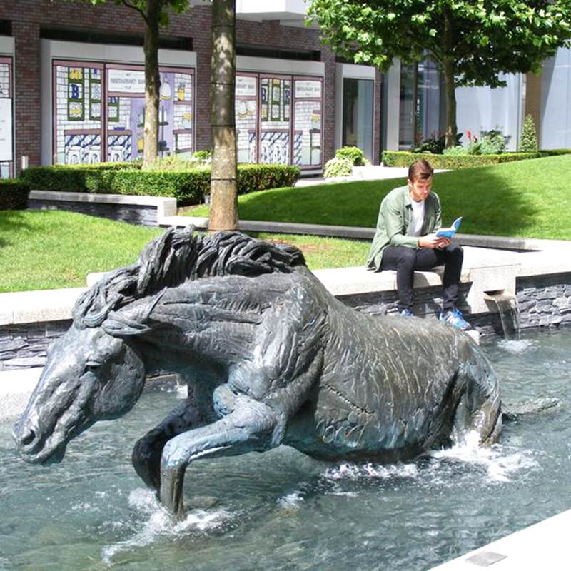 bronze Horses statue Fountain