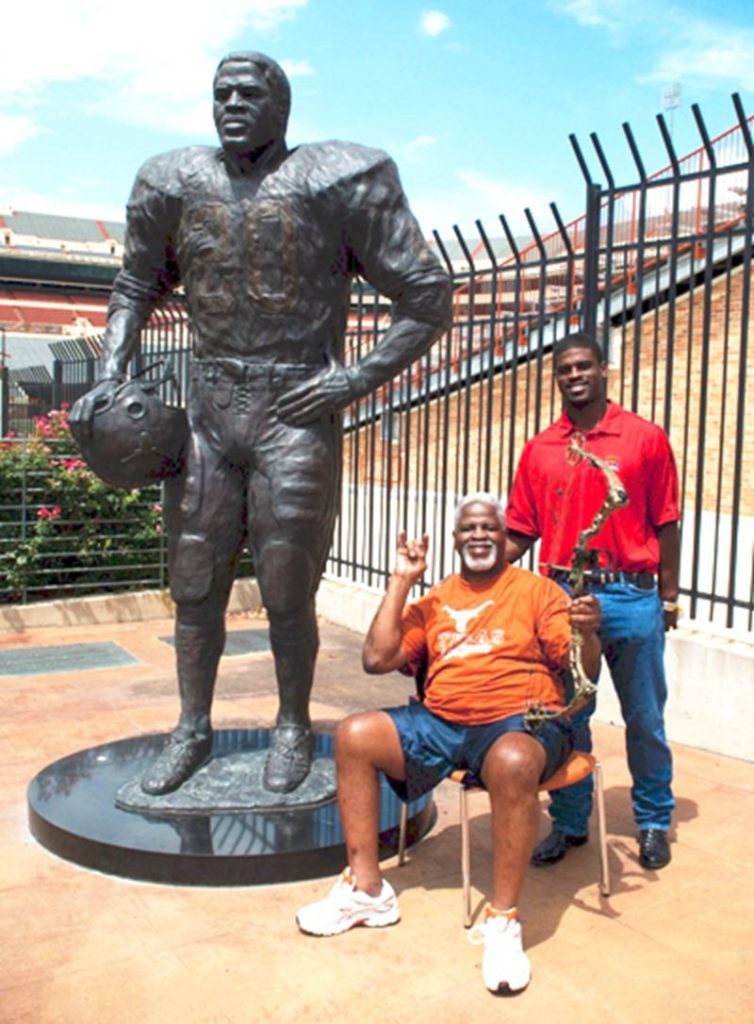 Bronze Earl Campbell Trophy Winner Memorial Statue - Bronze Sports Statues - 6