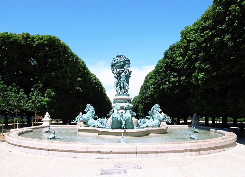 horse statue Fontaine des Quatre Parties du Monde