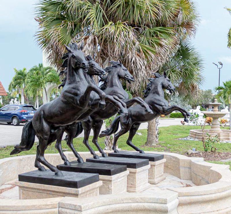 outdoor Horses statue Fountain