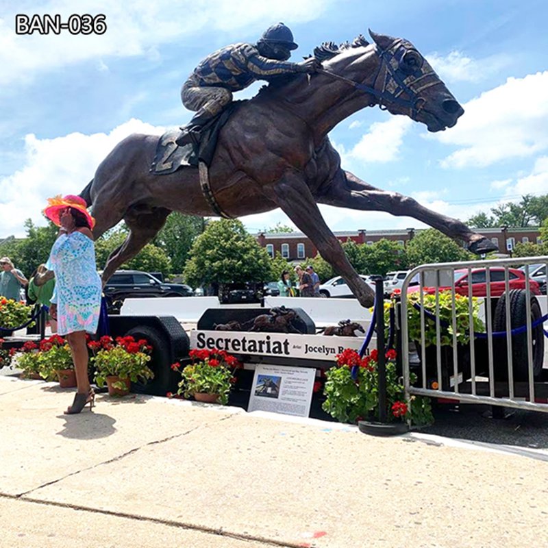 bronze horse statue