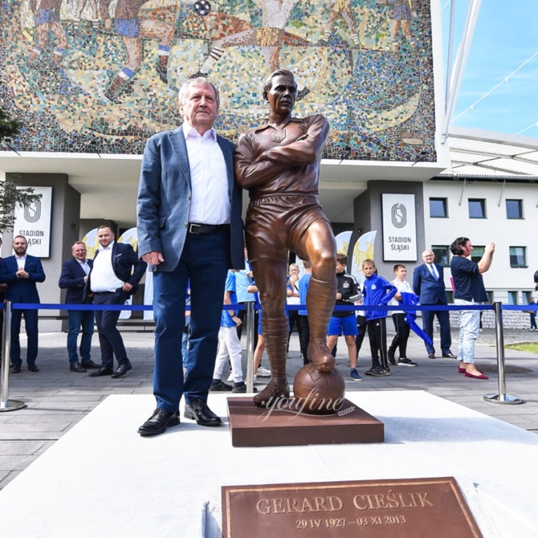 Custom bronze football player bronze sculpture