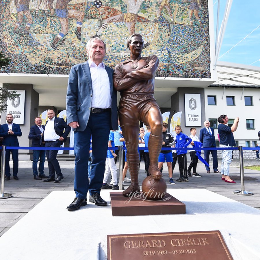 Custom bronze football player bronze sculpture
