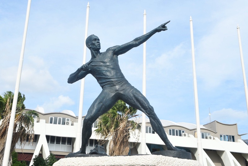 Usain Bolt bronze statue