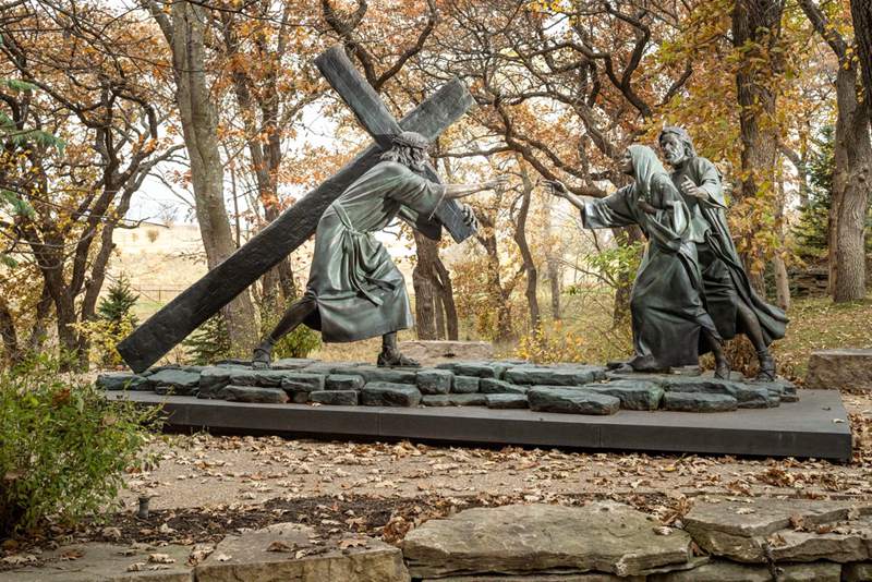 Stations of the Cross IV: Jesus Meets His Mother Bronze Statue - Bronze Jesus Statue - 1