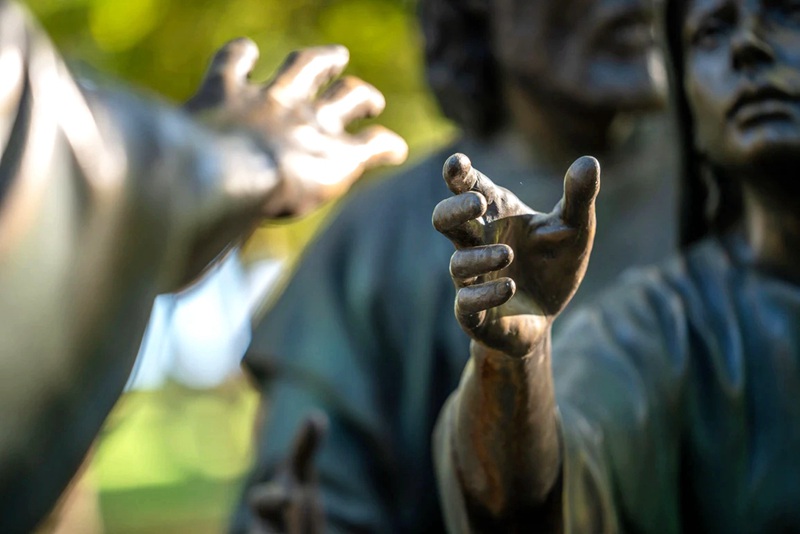 Stations of the Cross IV: Jesus Meets His Mother Bronze Statue - Bronze Jesus Statue - 4