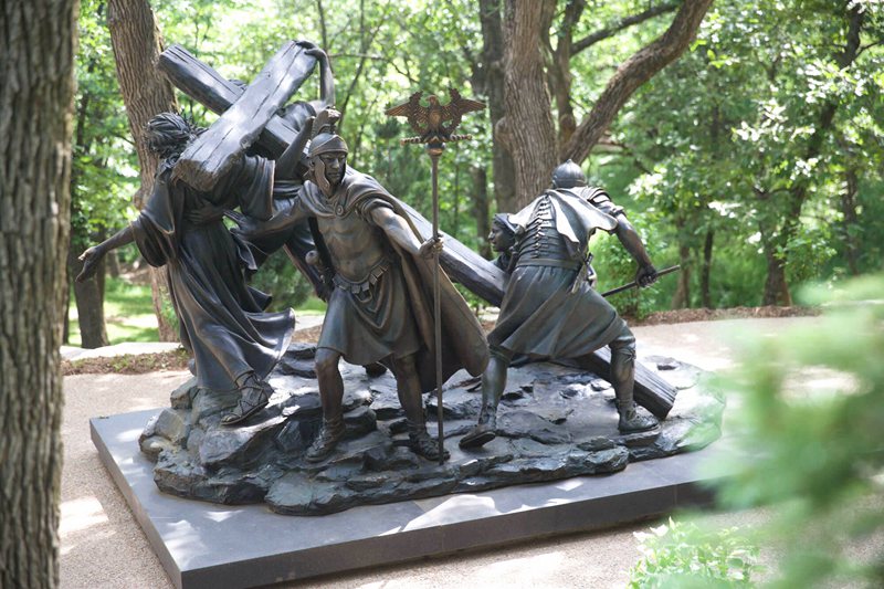 Stations of the Cross V: Simon of Cyrene Helps Bear the Cross Bronze Statue - Bronze Jesus Statue - 2