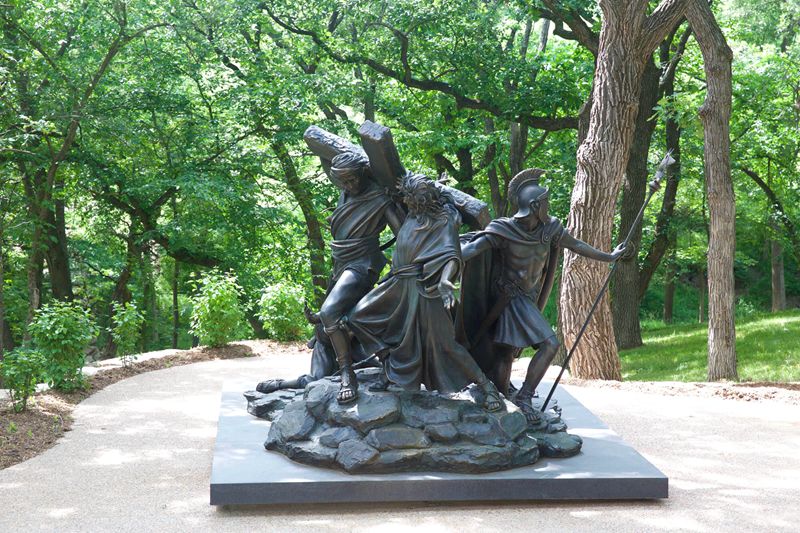 Stations of the Cross V: Simon of Cyrene Helps Bear the Cross Bronze Statue - Bronze Jesus Statue - 4