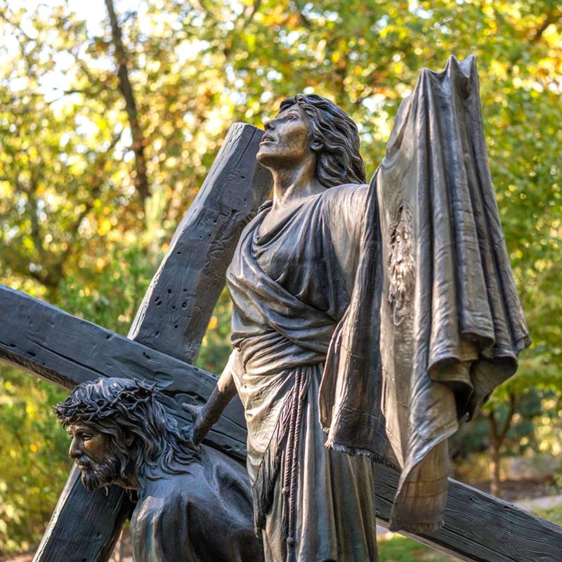 6_Veronica Wipes the Face of Jesus sculpture