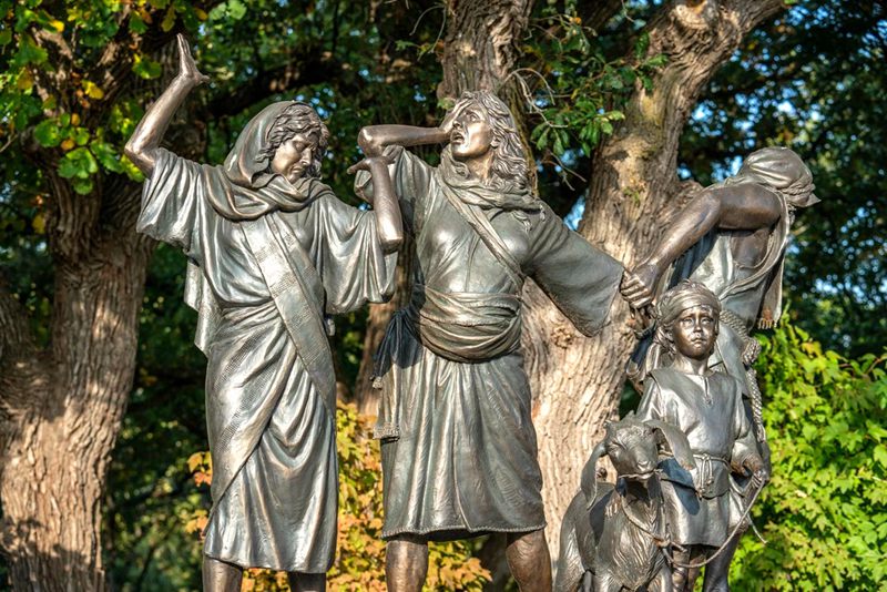 Bronze14 Station of the Cross Sculpture: The Most Important Sculptures of Religious - Blog - 18