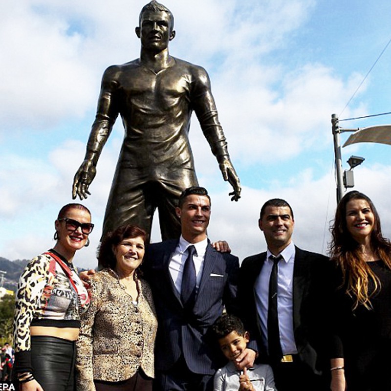 ronaldo sculpture