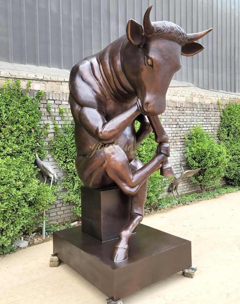 Anthropomorphic Thinking Bull Sculpture factory supplier