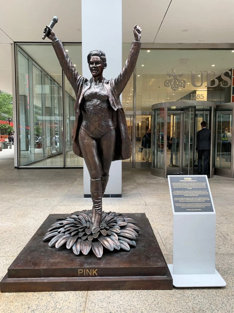 Custom figure bronze Sculpture